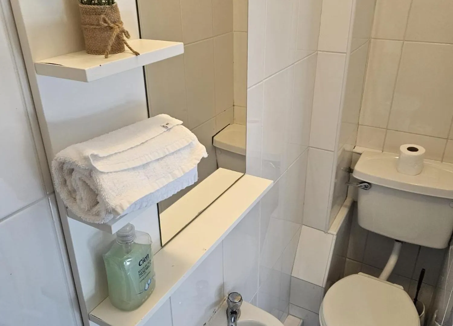 גלוואיי Snug Triple Bunk Studio Room 0*,  אירלנד